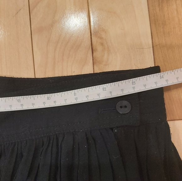 Mondi black tierd pleated skirt - Picture 4 of 6